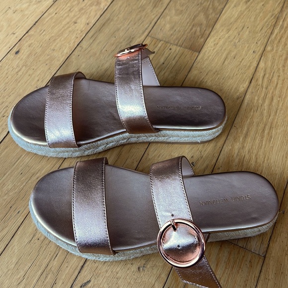 STUART WEITZMAN
Mykonos Metallic Leather Espadrille Sandals. Size 6 - Picture 5 of 10